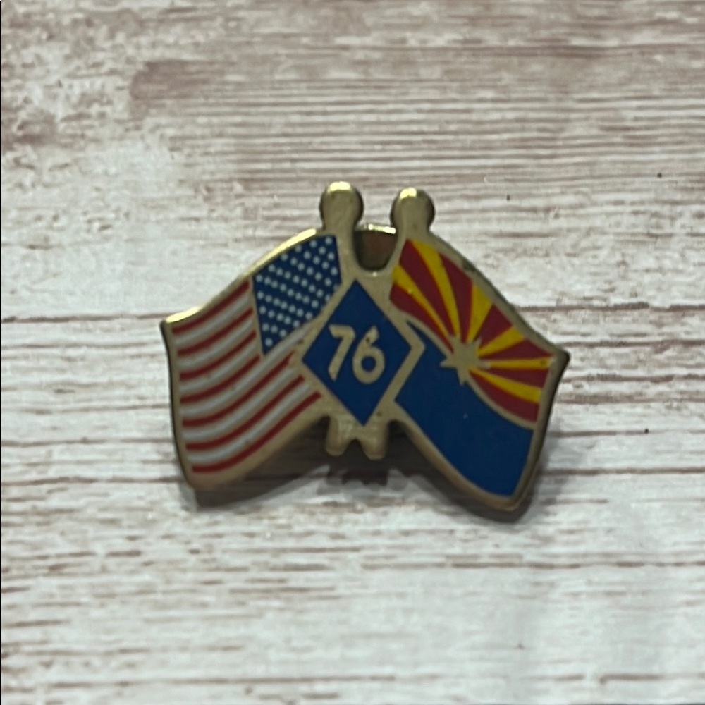 1976 Bicentennial U.S. Arizona Vintage Gold Red Brooch with Patriotic Flair